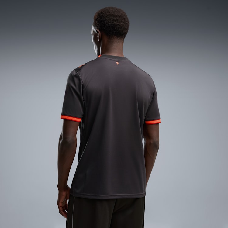 Puma AC Milan derdeshirt third kit 2026 2027 heren met officiële clubdetails op model Kickoff Antwerpen