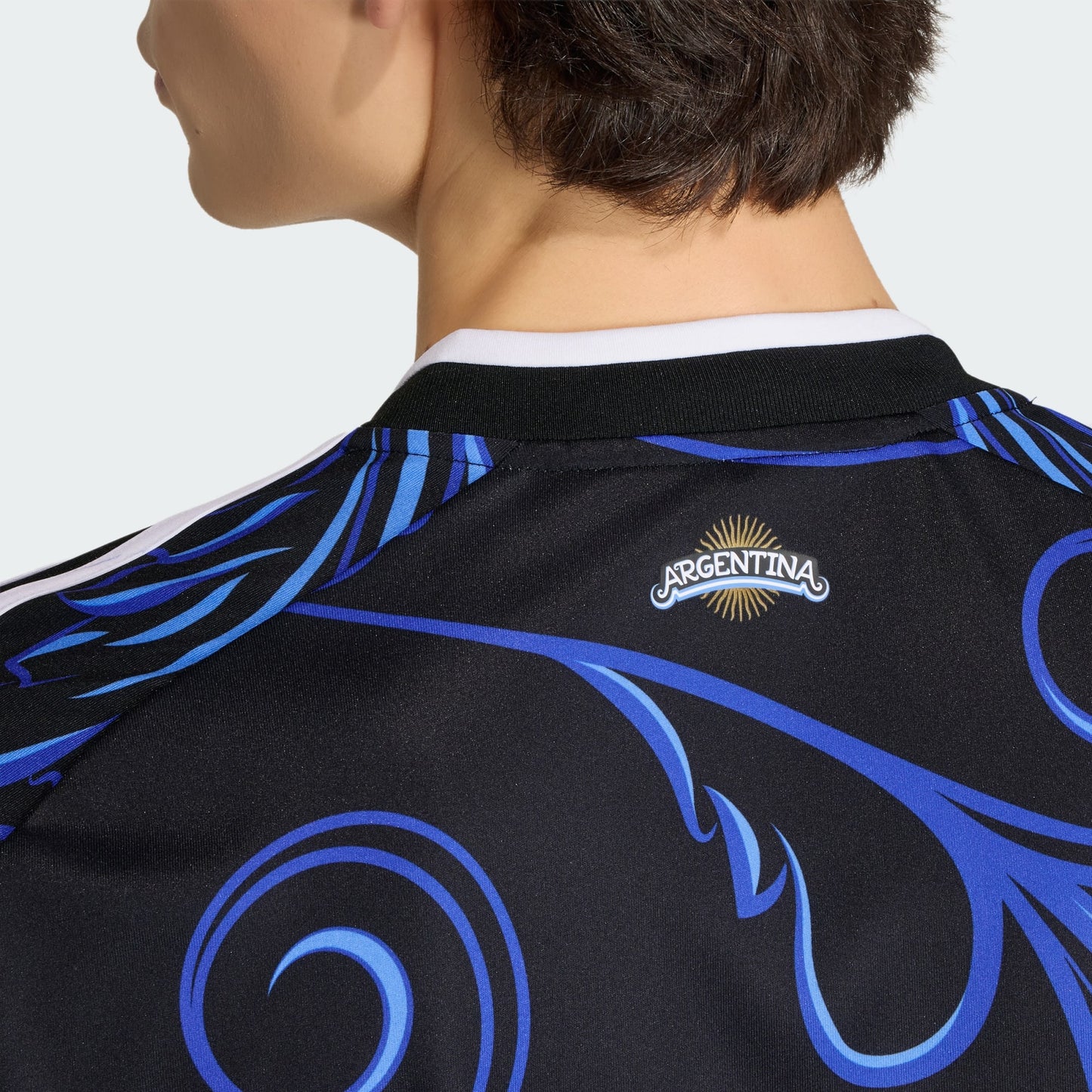 Donkerblauw Adidas Originals AFA Argentinië Away Jersey 2026-2028 met Trefoil-logo en AFA-bondbadge, verkrijgbaar bij voetbalshop Kickoff Antwerpen.