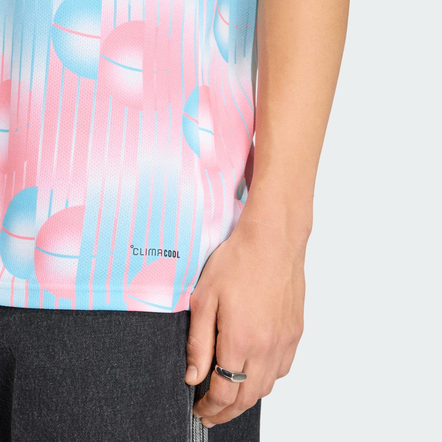 Adidas Originals RBFA België Away Jersey 2026-2028 met blauwe accenten en Trefoil-logo, verkrijgbaar bij voetbalshop Kickoff Antwerpen.