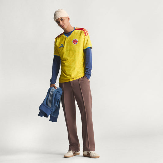 Adidas FCF Colombia Home Jersey 2025/2026 – officieel thuisshirt met Climacool-technologie, verkrijgbaar bij Kickoff Antwerpen.