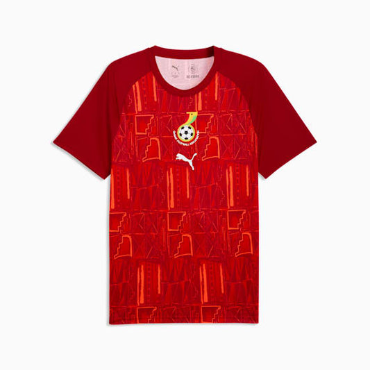 Grafisch Puma GFA Ghana Warm Up Jersey met officieel bondsembleem van de Black Stars, verkrijgbaar bij Kickoff Antwerpen dé voetbalshop van stad.