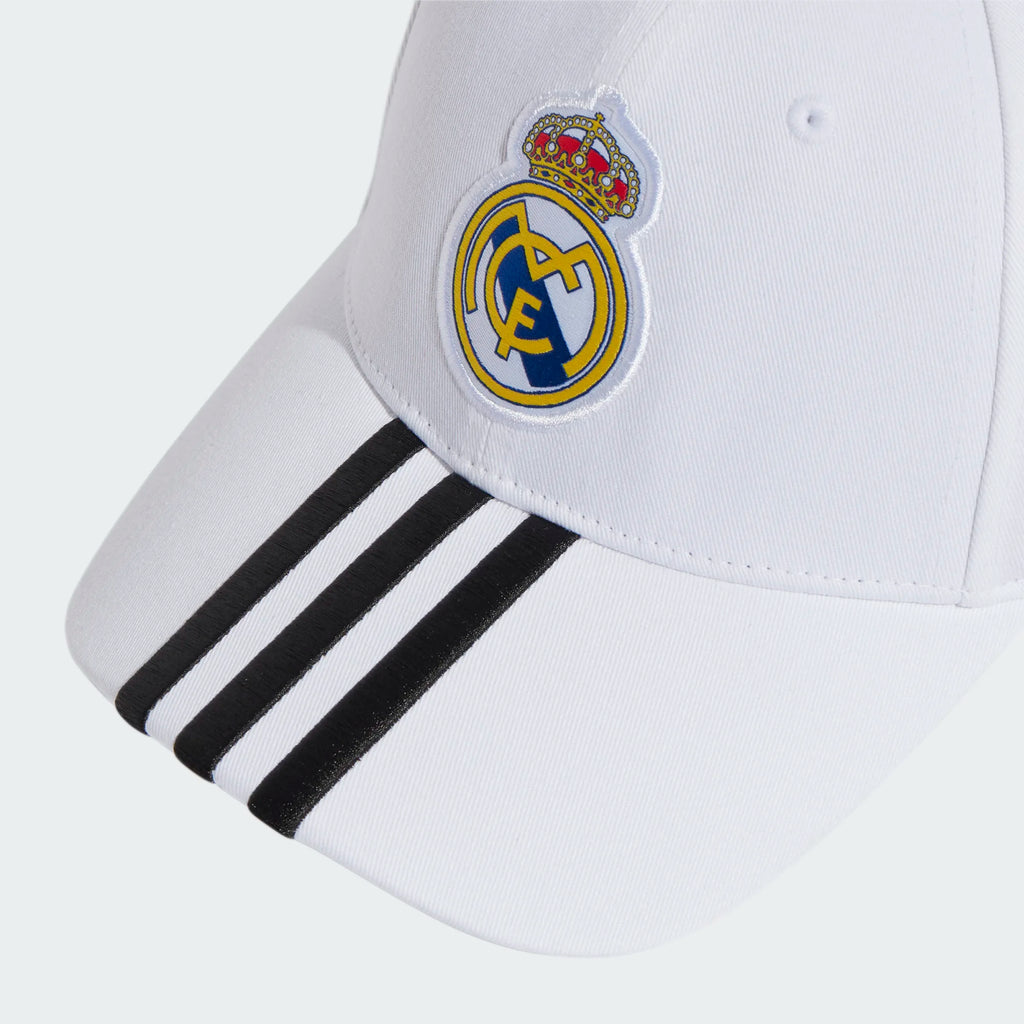 Officiële Adidas Real Madrid BB Cap met geborduurd Real Madrid-logo, beschikbaar bij Kickoff Antwerpen.