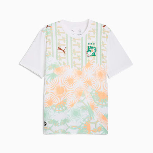 Wit en groen Puma FIF Ivoorkust Away Jersey met officieel bondsembleem van de Ivoriaanse voetbalbond, verkrijgbaar bij voetbalshop Kickoff Antwerpen.