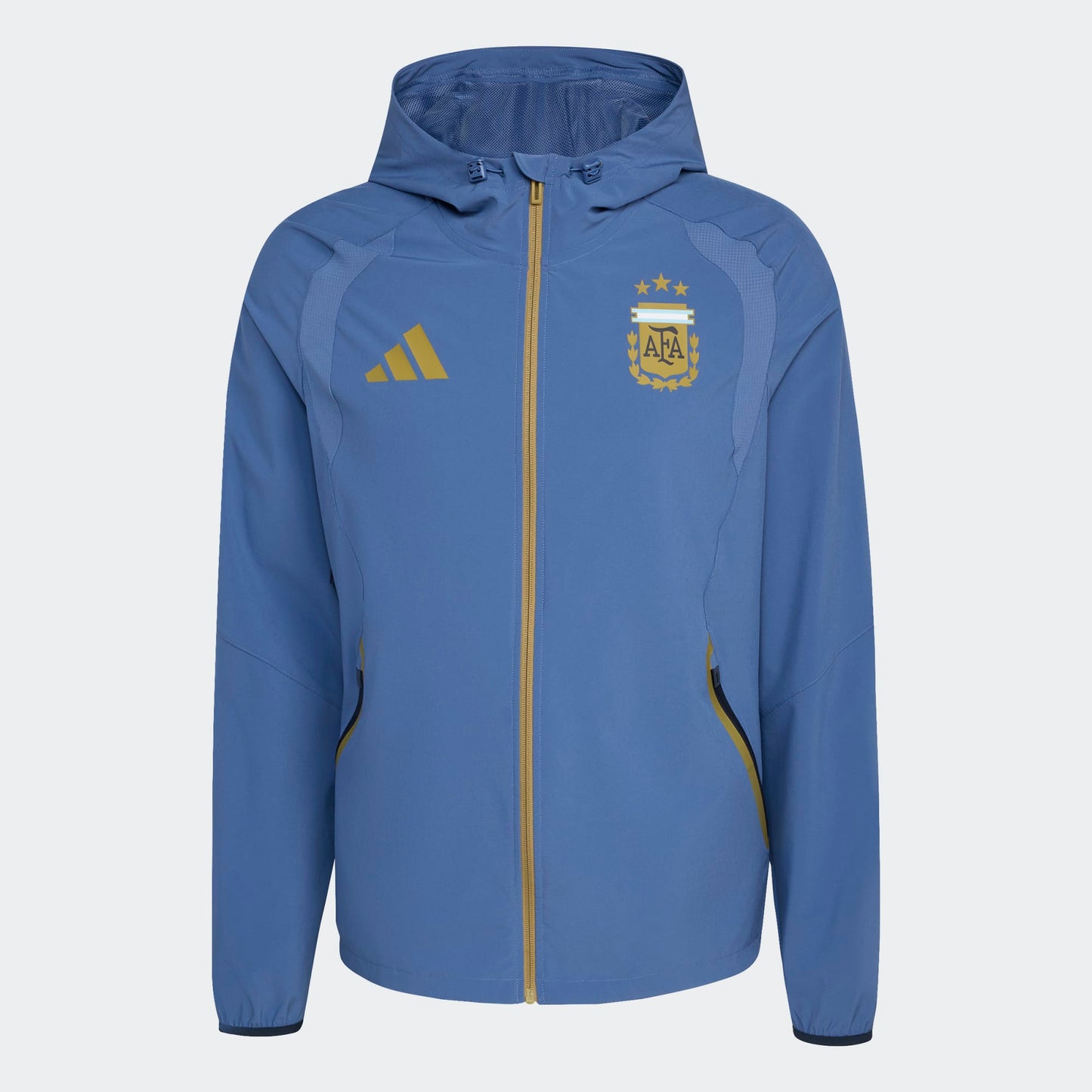 Adidas AFA Argentinië Travel Jacket | Officiële WK 2026 Collectie | Kickoff Antwerpen voetbalshop