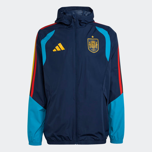 Adidas RFEF Spanje All-Weather Regenjas blauw met RFEF-logo en rode strepen WK 2026 collectie Kickoff Antwerpen voetbalshop
