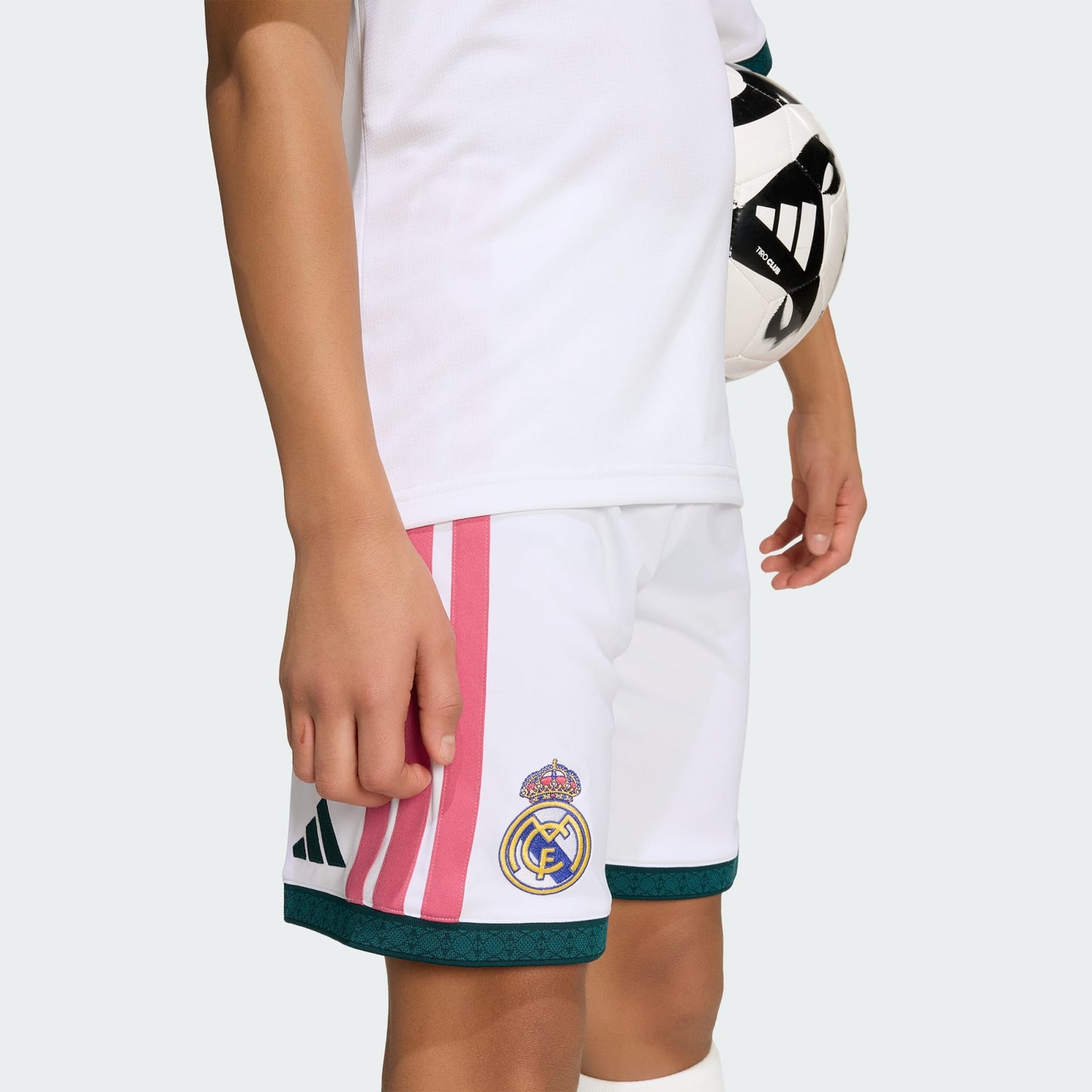 Adidas Real Madrid Home Youth Kit 2026-2027 compleet kindertenue wit shirt short kousen Kickoff Antwerpen de voetbalshop van Antwerpen