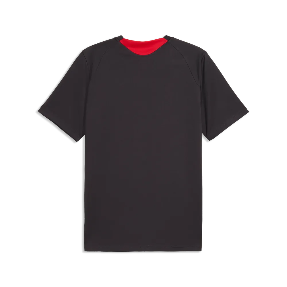 Puma AC Milan voetbaltrainingsshirt 2026 2027 heren met clubdetails op model Kickoff Antwerpen