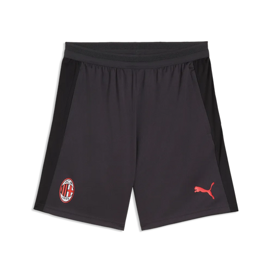 Puma AC Milan voetbaltrainingsshort 2026 2027 heren met clubdetails op model Kickoff Antwerpen
