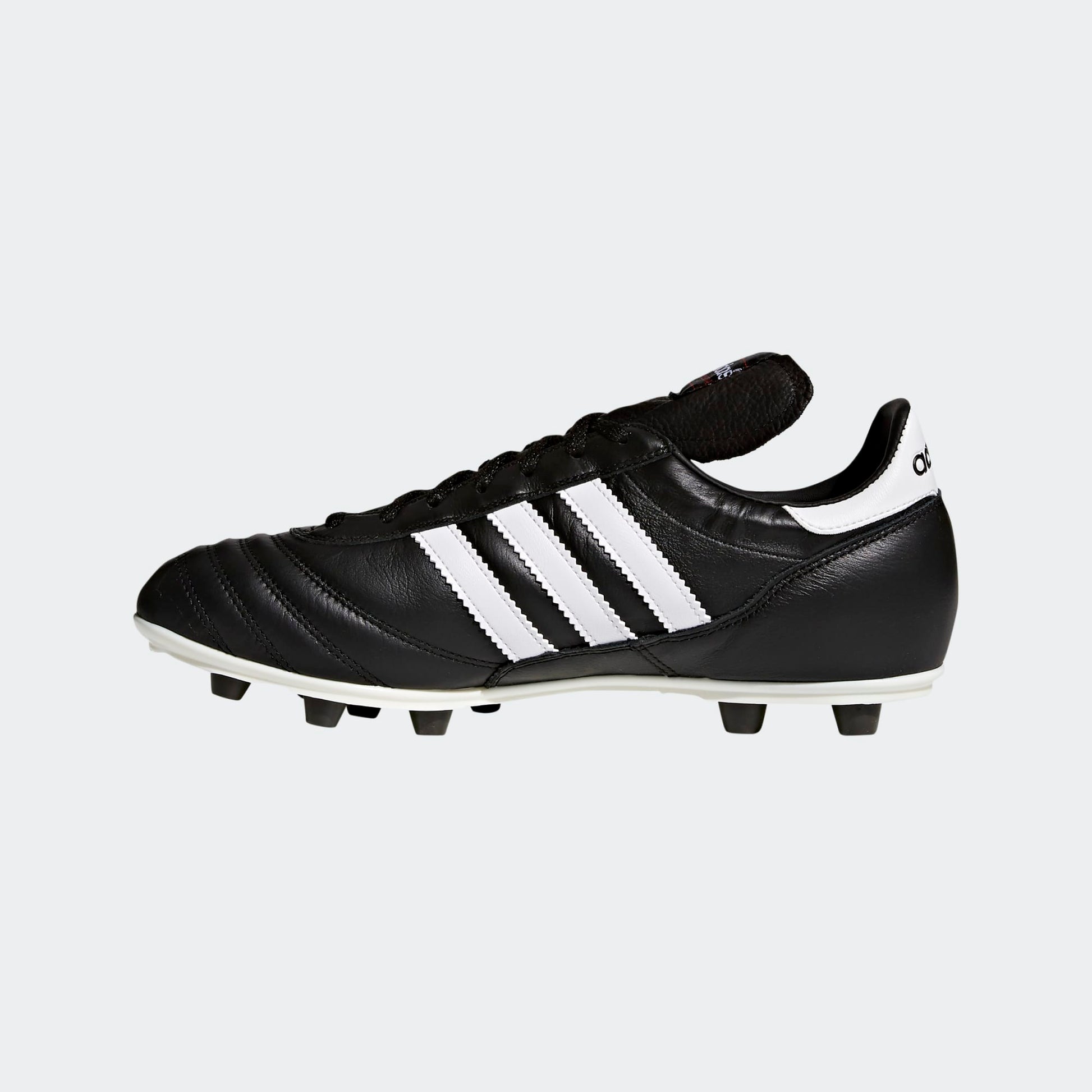Adidas Copa Mundial voetbalschoenen zwart wit K-leer. Te koop bij Kickoff Antwerpen voetbalshop.
