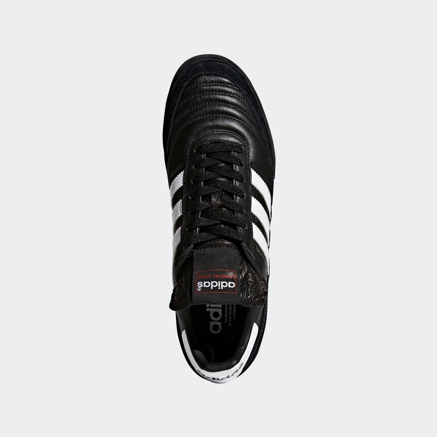 Hoofdafbeelding van de zwarte en witte Adidas Mundial Goal zaalvoetbalschoenen met non-marking zool, verkrijgbaar bij Kickoff Antwerpen voetbalshop.