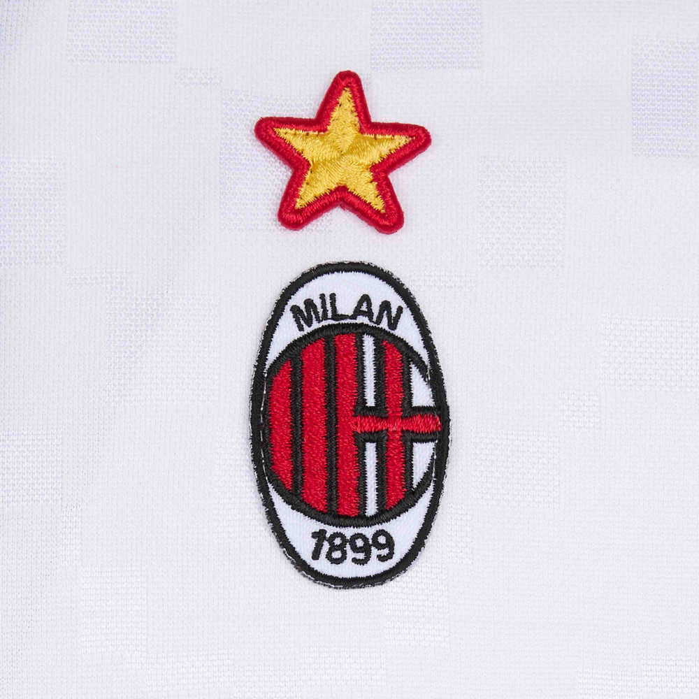 AC Milan historisch retro uittenue 1995 1996 met iconische designkenmerken op model Kickoff Antwerpen