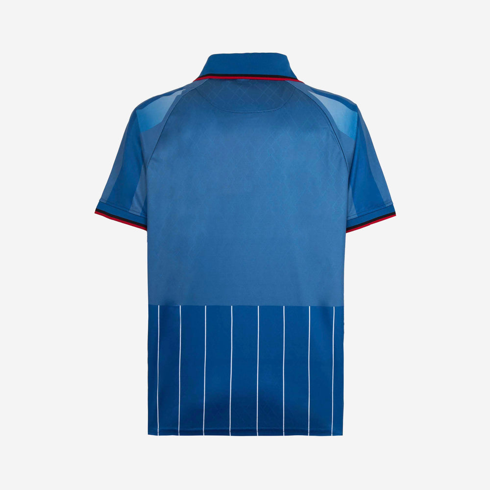 AC Milan historisch retro vierde voetbalshirt 1995 1996 met uniek design op model Kickoff Antwerpen