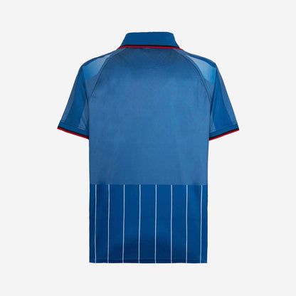 AC Milan historisch retro vierde voetbalshirt 1995 1996 met uniek design op model Kickoff Antwerpen