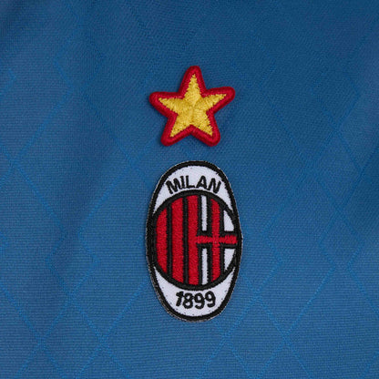 AC Milan historisch retro vierde voetbalshirt 1995 1996 met uniek design op model Kickoff Antwerpen
