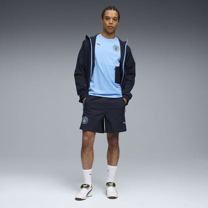 Puma Manchester City PUMATECH POCKET TEE 2025 2026 T-shirt met borstzak, PUMATECH technologie en clublogo, verkrijgbaar bij Kickoff Antwerpen.