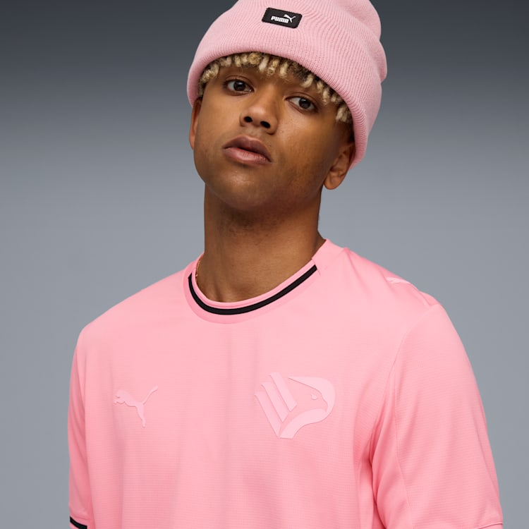 Puma Palermo Home Jersey 2025‑26 – all‑pink shirt met dryCELL‑technologie en monochrome badge, beschikbaar bij Kickoff Antwerpen.