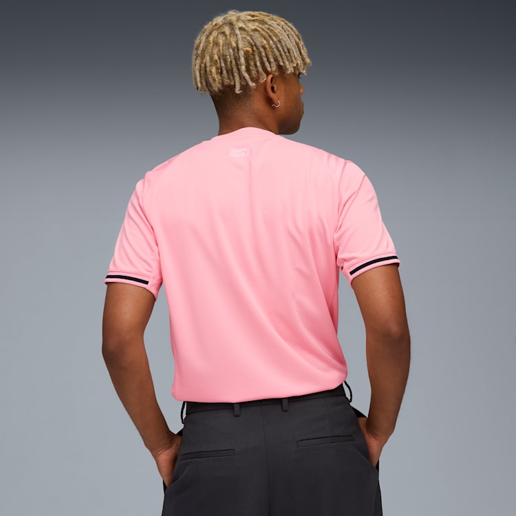 Puma Palermo Home Jersey 2025‑26 – all‑pink shirt met dryCELL‑technologie en monochrome badge, beschikbaar bij Kickoff Antwerpen.