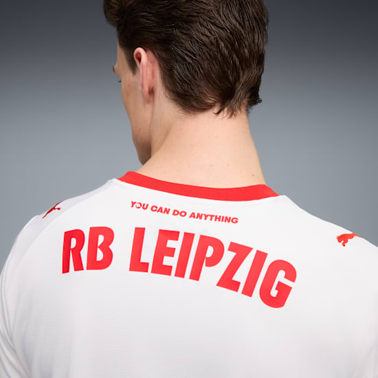 Puma RB Leipzig Home Jersey 2025/2026 - Wit met rode accenten en chevronpatroon