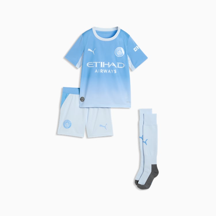 Puma Manchester City Home Minikit 2026-2027 compleet baby peuter tenue hemelsblauw shirt short kousen Kickoff Antwerpen de voetbalshop van Antwerpen