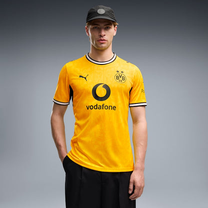 Geel-zwart Puma BVB Borussia Dortmund Home Jersey 2026/2027 thuisshirt met DryCELL-technologie, verkrijgbaar bij Kickoff Antwerpen de voetbalshop van Antwerpen.