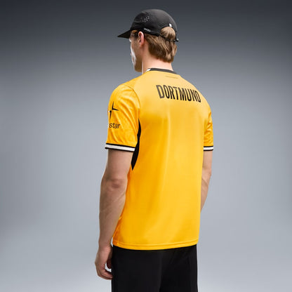 Geel-zwart Puma BVB Borussia Dortmund Home Jersey 2026/2027 thuisshirt met DryCELL-technologie, verkrijgbaar bij Kickoff Antwerpen de voetbalshop van Antwerpen.
