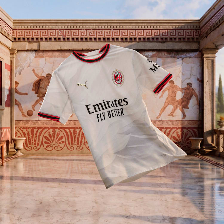 AC Milan uittenue voetbalshirt 2026 2027 heren met officiële clubdetails op model Kickoff Antwerpen