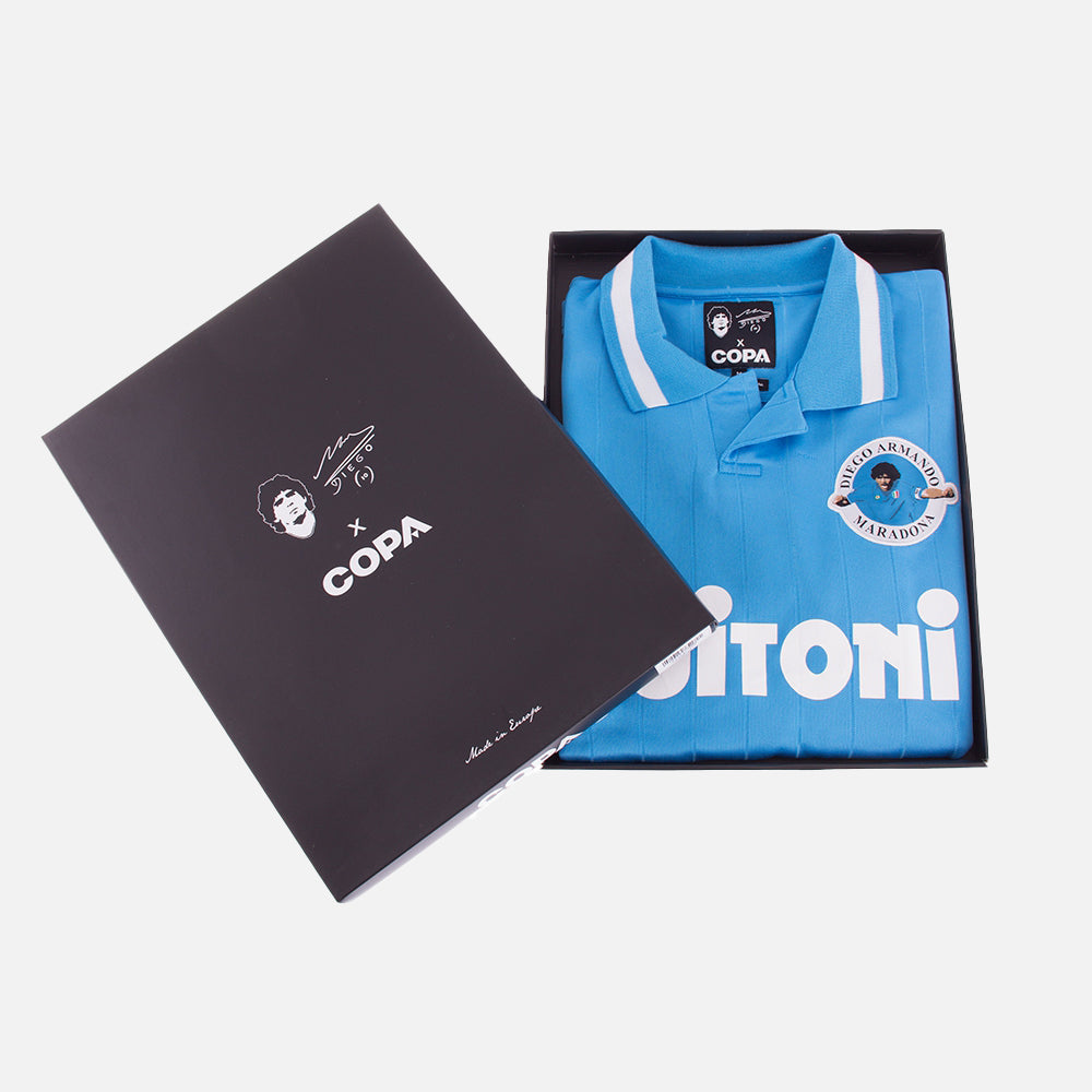 Copa SSC Napoli Maradona Retro Jersey officieel pluisje voetbalshirt blauw Kickoff Antwerpen de voetbalshop van Antwerpen