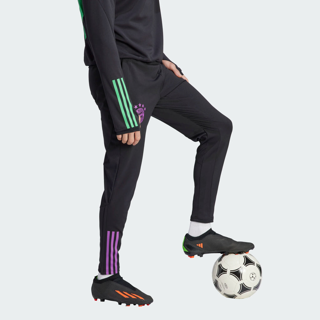 ADIDAS BAYERN MÜNCHEN TRAININGSPAK 2023-2024