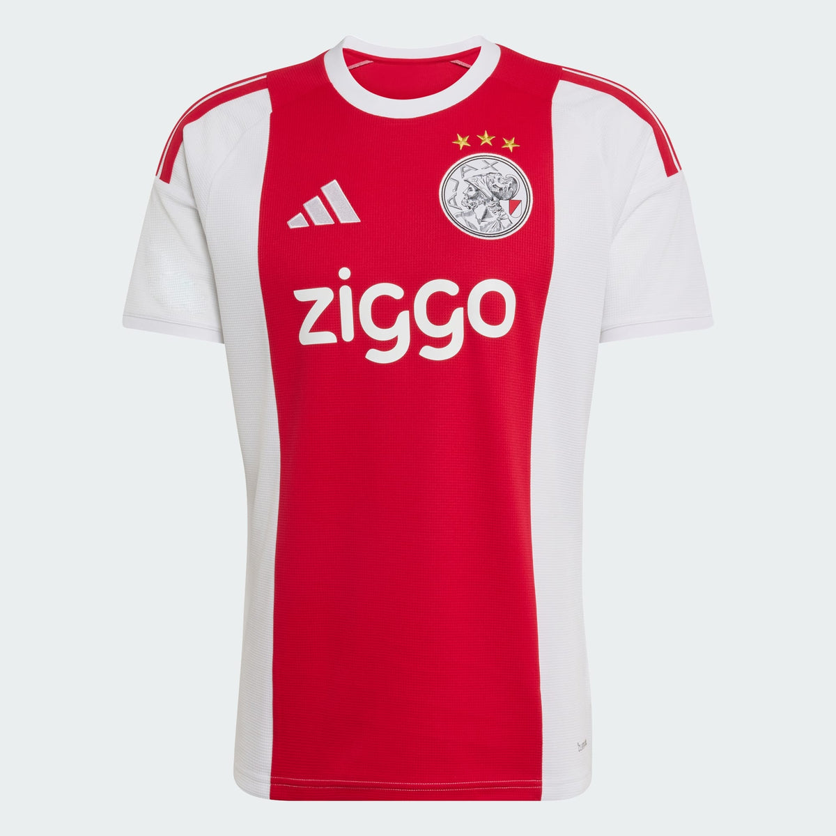 Adidas Ajax Amsterdam thuistenue voetbalshirt 2026 2027 met officiële clubdetails op model Kickoff Antwerpen
