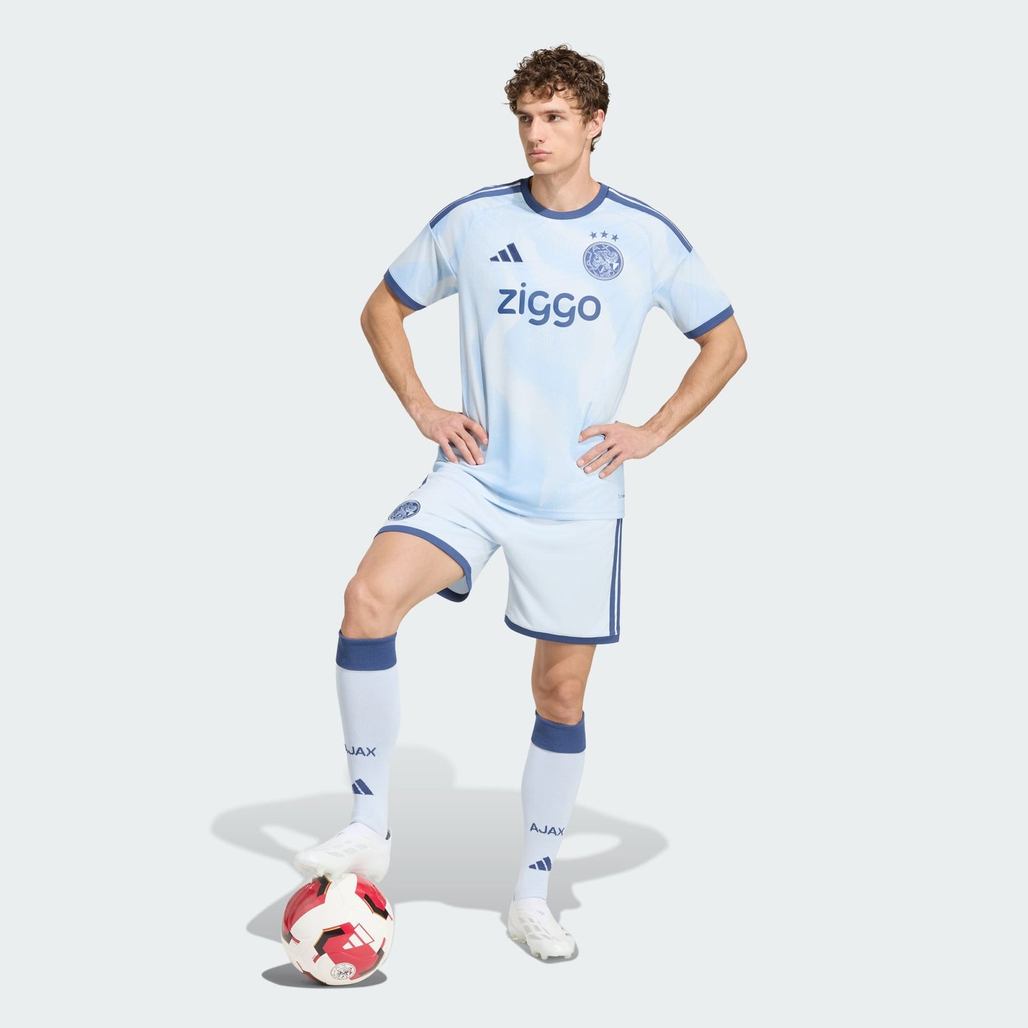 Adidas Ajax Amsterdam Third Shirt Jersey 2026-2027 met Climacool-technologie, gratis verzending boven 79 euro via Kickoff Antwerpen de voetbalshop van Antwerpen.