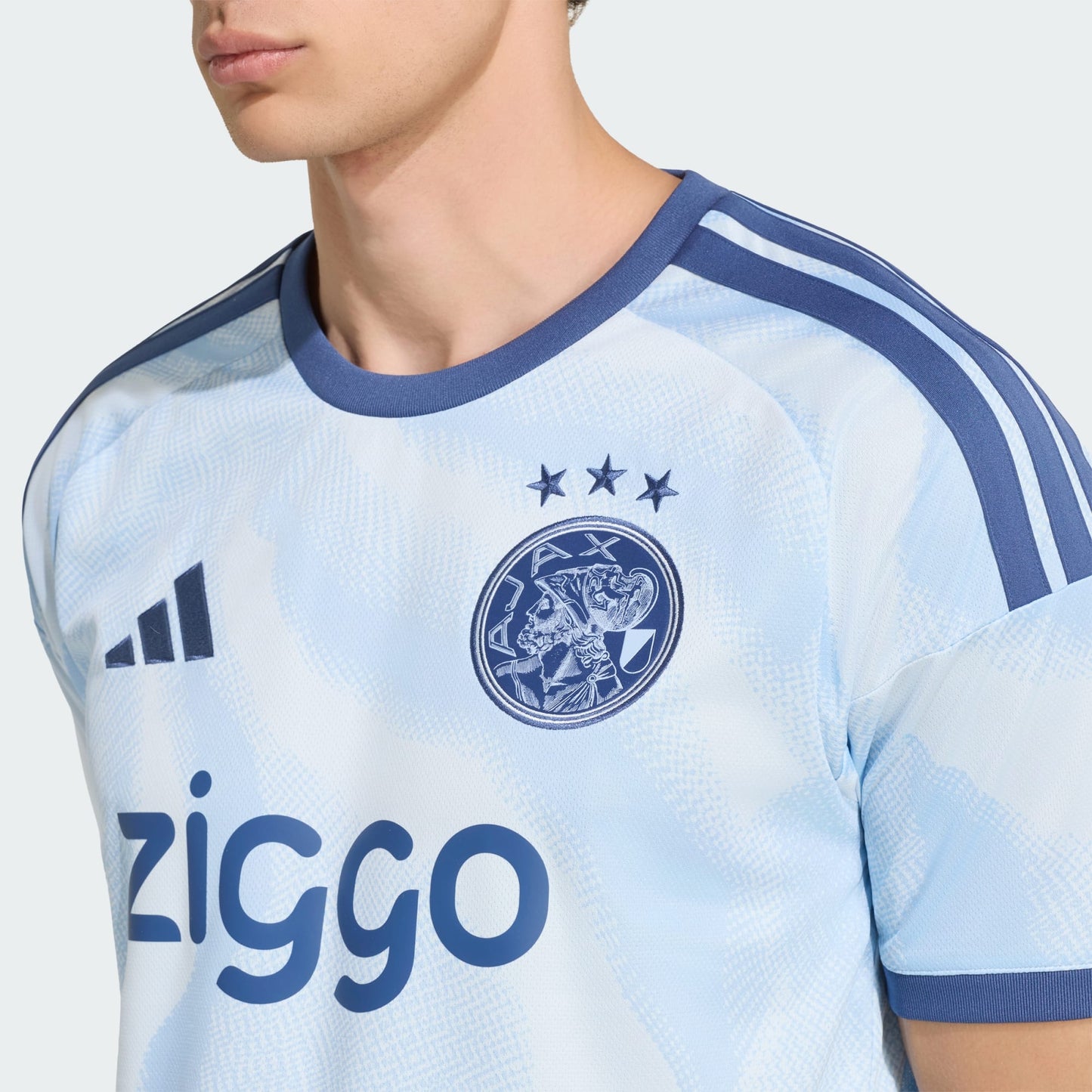 Adidas Ajax Amsterdam Third Shirt Jersey 2026-2027 met Climacool-technologie, gratis verzending boven 79 euro via Kickoff Antwerpen de voetbalshop van Antwerpen.