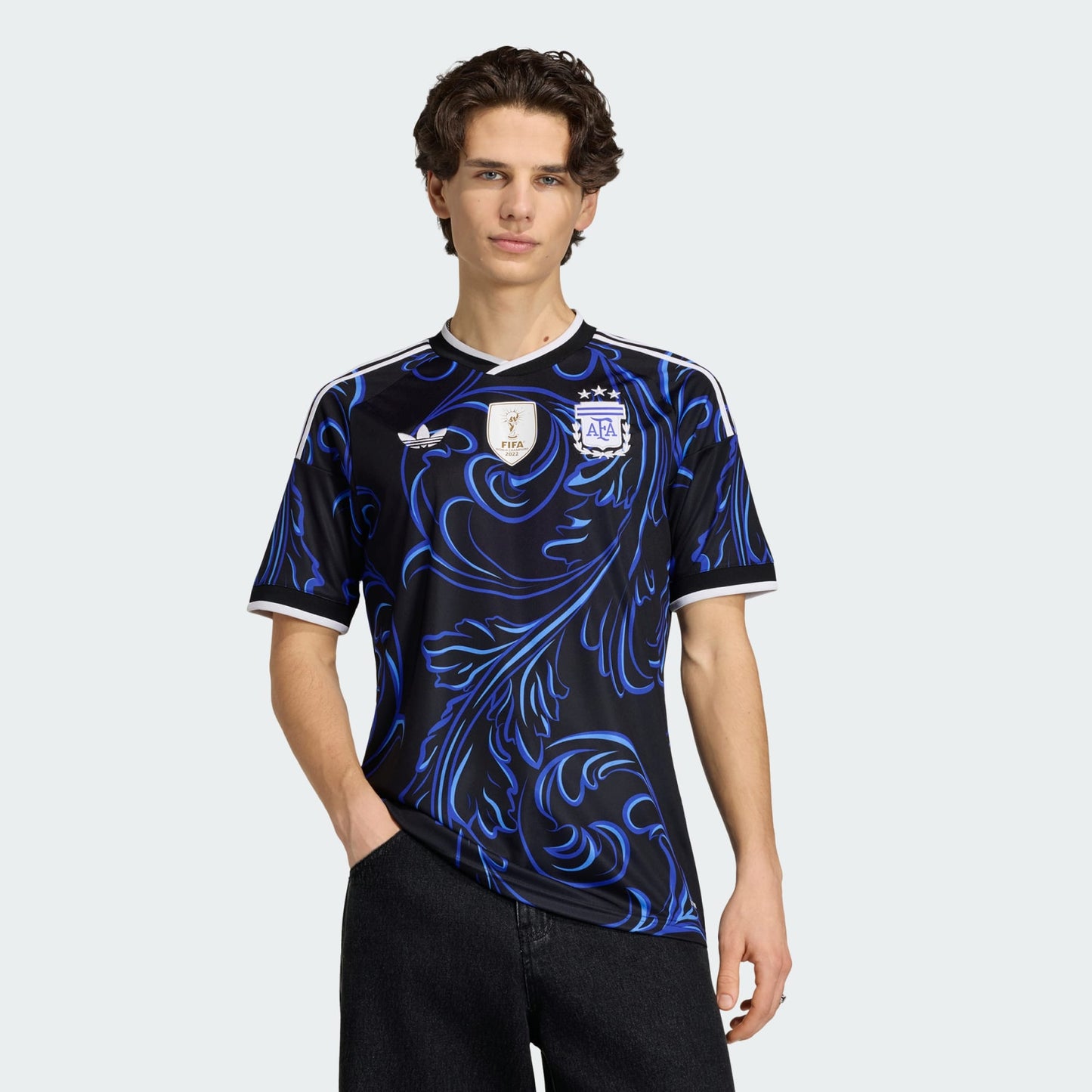 Donkerblauw Adidas Originals AFA Argentinië Away Jersey 2026-2028 met Trefoil-logo en AFA-bondbadge, verkrijgbaar bij voetbalshop Kickoff Antwerpen.