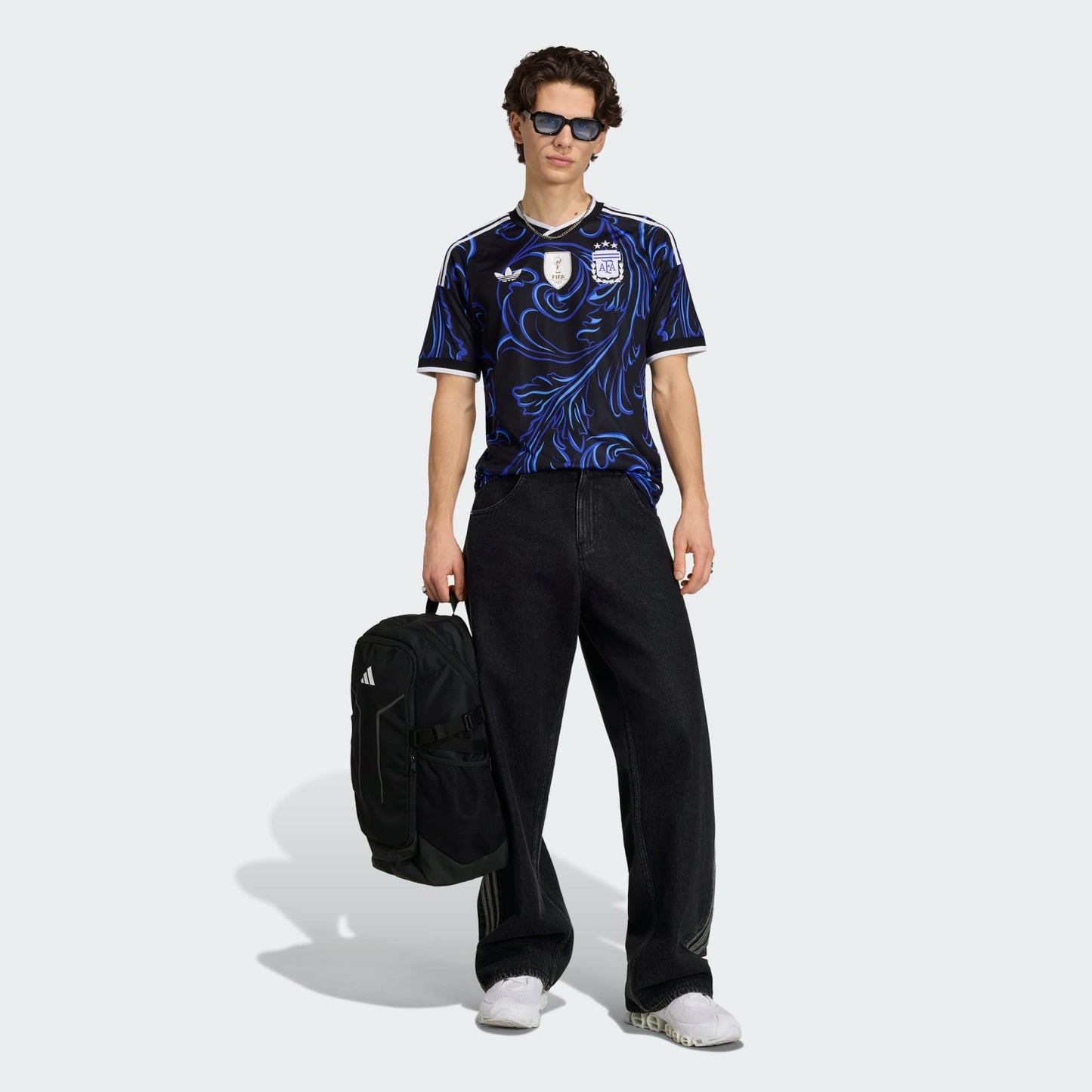 Donkerblauw Adidas Originals AFA Argentinië Away Jersey 2026-2028 met Trefoil-logo en AFA-bondbadge, verkrijgbaar bij voetbalshop Kickoff Antwerpen.