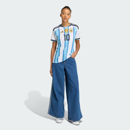 Adidas Argentinie thuisshirt dames met Messi 10 bedrukking, blauw-wit, WK 2026 voetbalcollectie, Kickoff Antwerpen voetbal webshop.