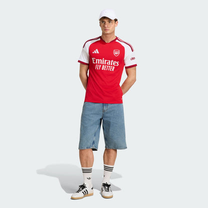 Rood-wit Adidas Arsenal Home Jersey 2026/2027 thuisshirt met Climacool-technologie, gratis verzending via Kickoff Antwerpen de voetbalshop van Antwerpen.