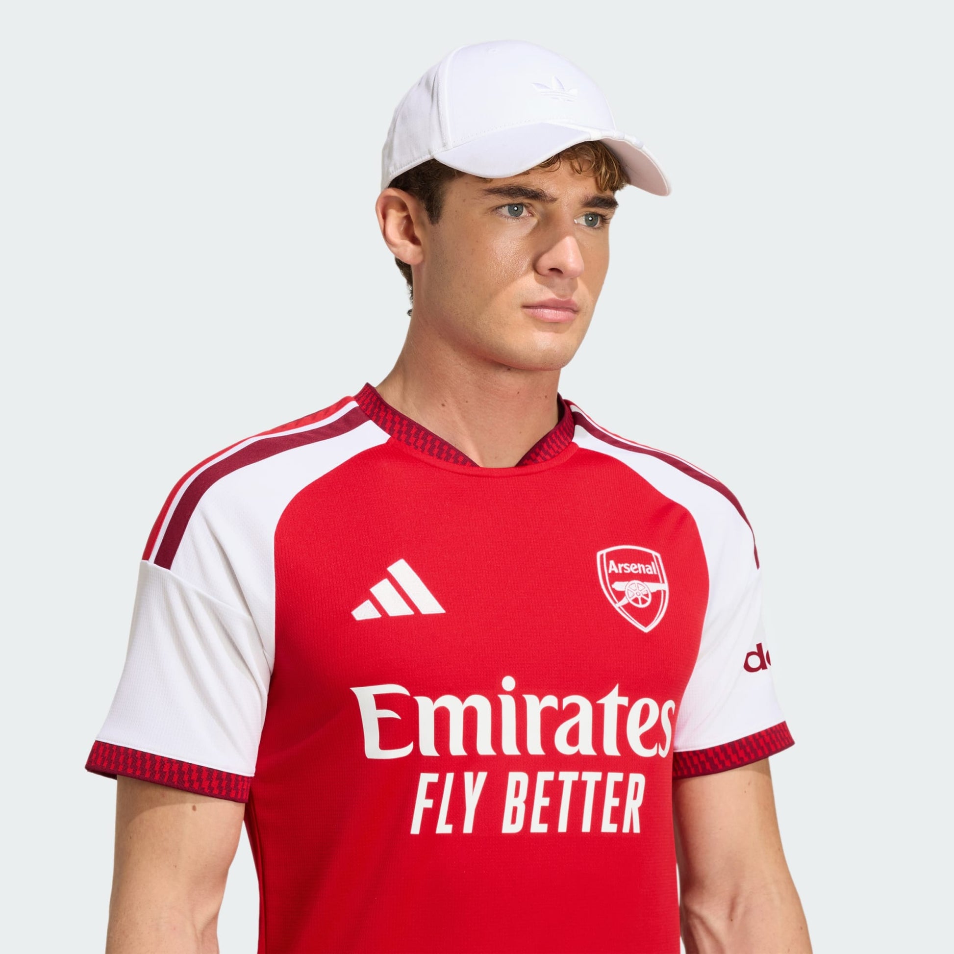 Rood-wit Adidas Arsenal Home Jersey 2026/2027 thuisshirt met Climacool-technologie, gratis verzending via Kickoff Antwerpen de voetbalshop van Antwerpen.