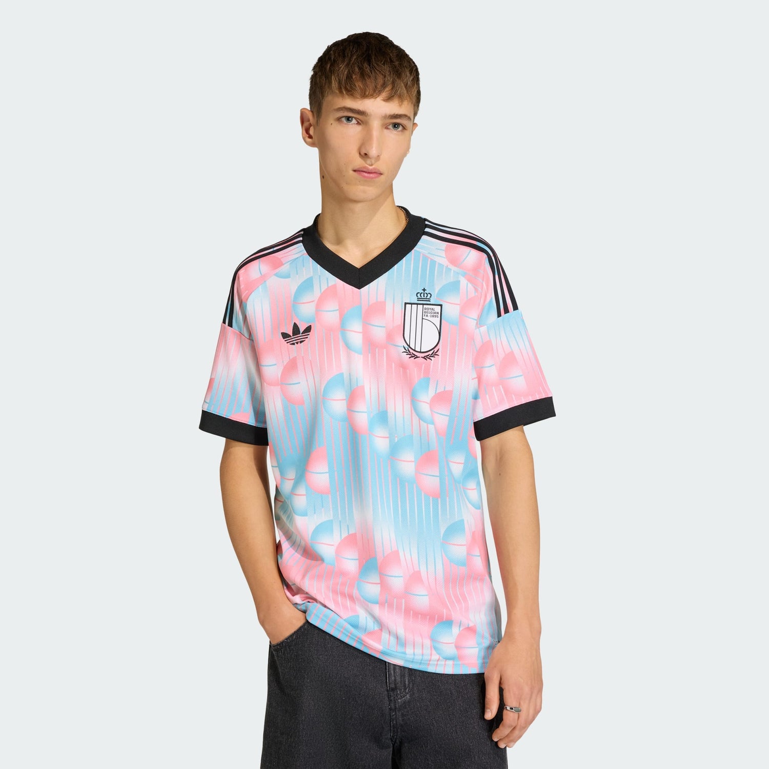 Adidas Originals RBFA België Away Jersey 2026-2028 met blauwe accenten en Trefoil-logo, verkrijgbaar bij voetbalshop Kickoff Antwerpen.
