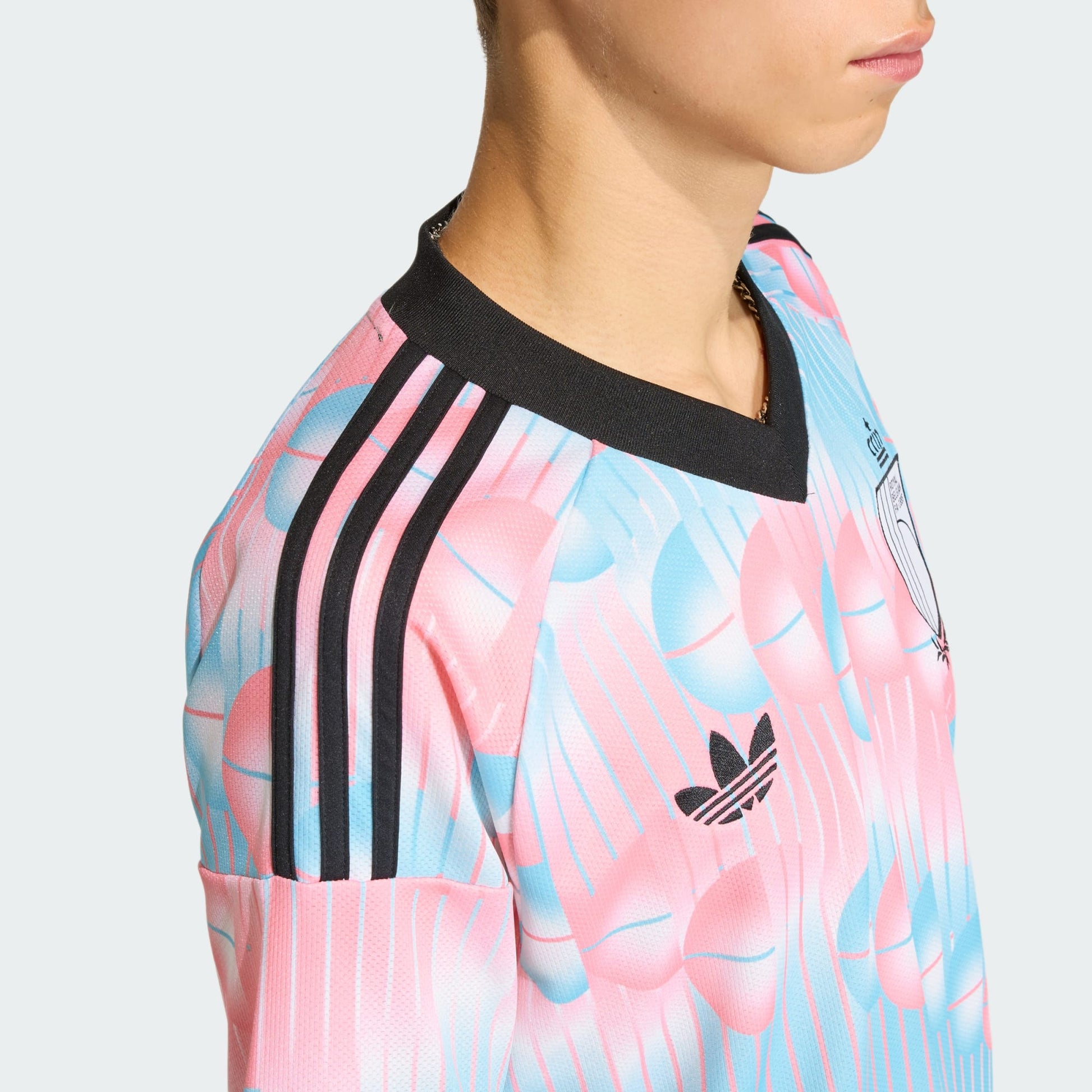 Adidas Originals RBFA België Away Jersey 2026-2028 met blauwe accenten en Trefoil-logo, verkrijgbaar bij voetbalshop Kickoff Antwerpen.