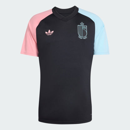 Adidas Originals RBFA België Preshirt 2026-2028 voor de Rode Duivels met bondslogo en Trefoil, verkrijgbaar bij voetbalshop Kickoff Antwerpen.