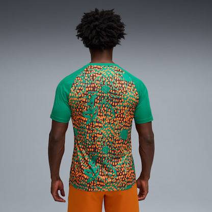 Grafisch Puma FIF Ivoorkust Warm Up Jersey 2026-2028 met officieel bondsembleem, verkrijgbaar bij Kickoff Antwerpen dé voetbalshop van stad.