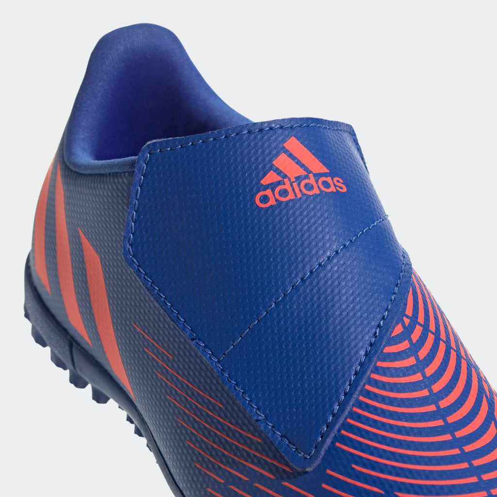 Zijaanzicht van de adidas PREDATOR EDGE.4 VEL TF JUNIOR met PREDATOR Ribs voor verbeterde balcontrole.