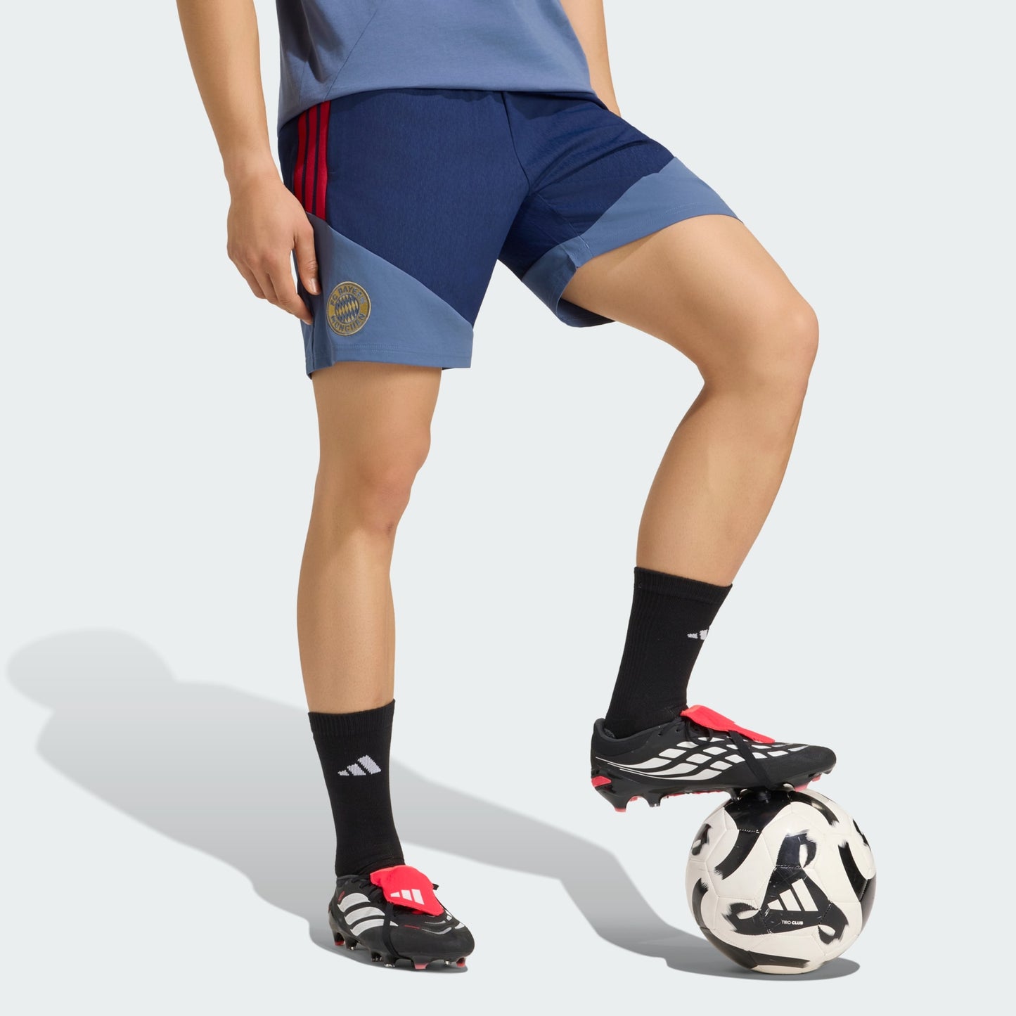 Adidas FC Bayern Munchen DT Short 2026-2027 korte trainingsbroek heren Kickoff Antwerpen de voetbalshop van Antwerpen