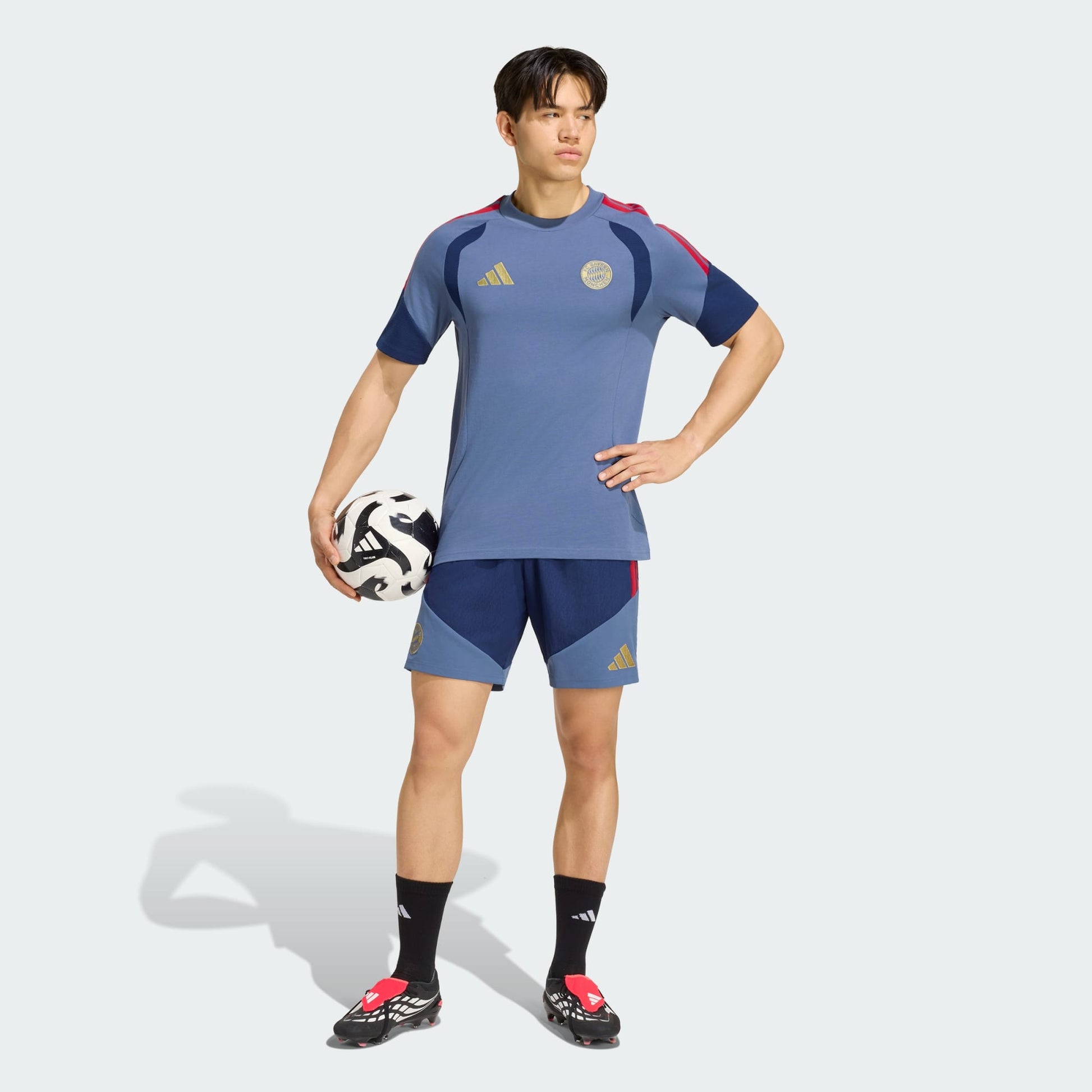 Adidas FC Bayern Munchen DT Short 2026-2027 korte trainingsbroek heren Kickoff Antwerpen de voetbalshop van Antwerpen