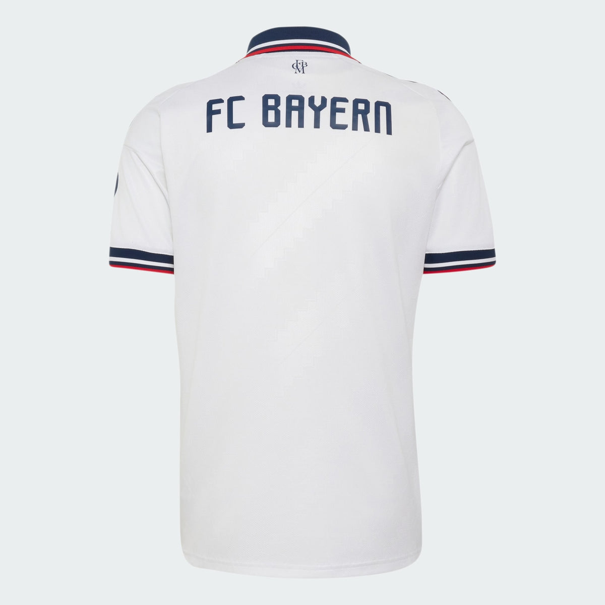 Adidas FC Bayern München uitvoetbalshirt 2026 2027 met officiële clubdetails op model Kickoff Antwerpen