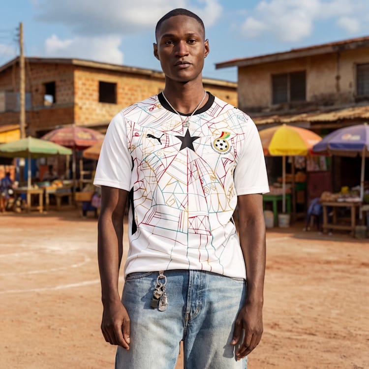Wit Puma GFA Ghana Home Jersey 2026-2028 thuisshirt met zwarte ster en DryCELL-technologie, gratis verzending boven 79 euro via Kickoff Antwerpen de voetbalshop van Antwerpen.