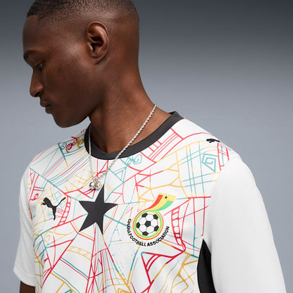 Wit Puma GFA Ghana Home Jersey 2026-2028 thuisshirt met zwarte ster en DryCELL-technologie, gratis verzending boven 79 euro via Kickoff Antwerpen de voetbalshop van Antwerpen.
