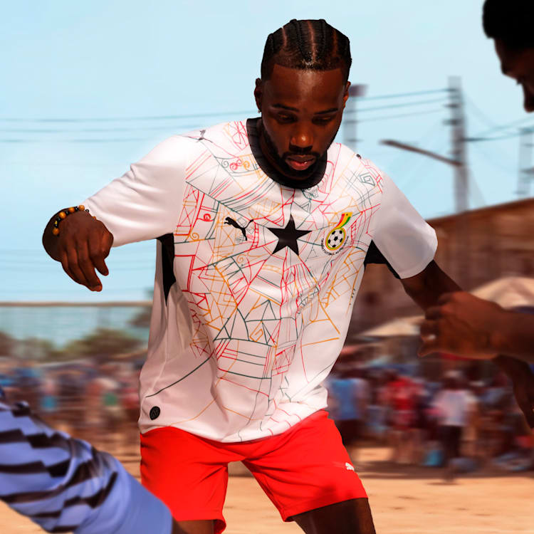 Wit Puma GFA Ghana Home Jersey 2026-2028 thuisshirt met zwarte ster en DryCELL-technologie, gratis verzending boven 79 euro via Kickoff Antwerpen de voetbalshop van Antwerpen.