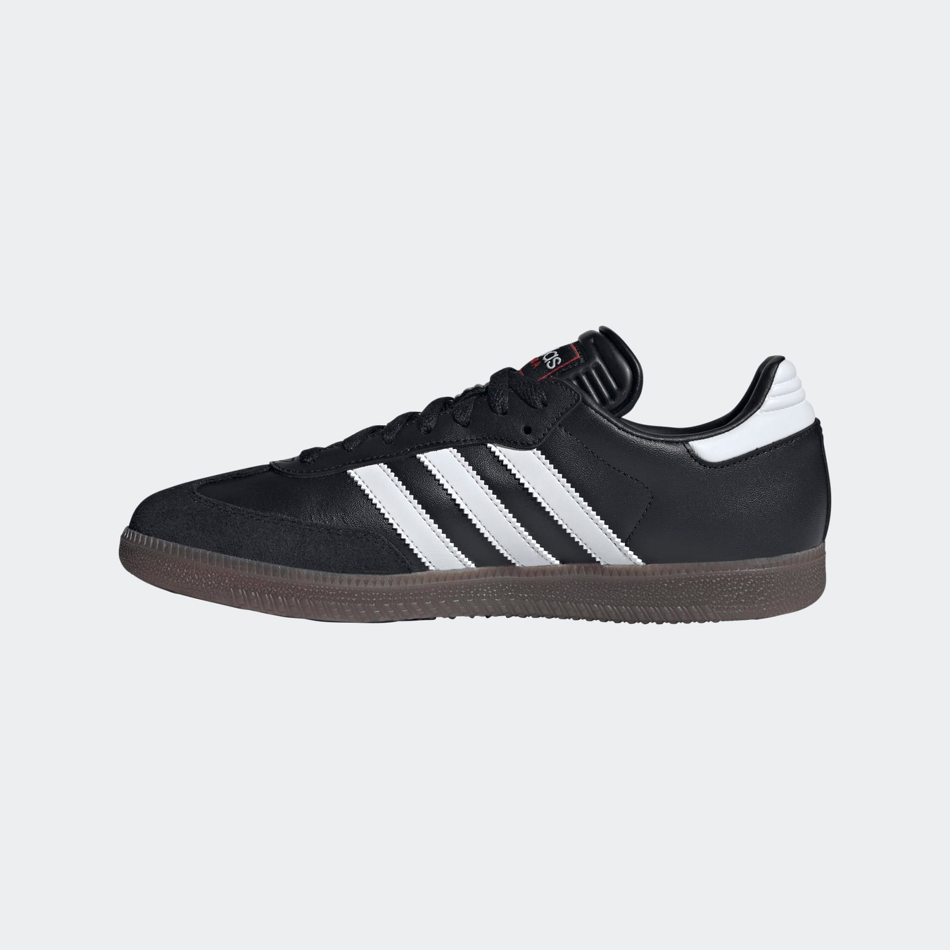 Adidas Samba schoen voor zaalvoetbal en lifestyle – zwart met iconische 3-strepen, beschikbaar bij Kickoff Antwerpen