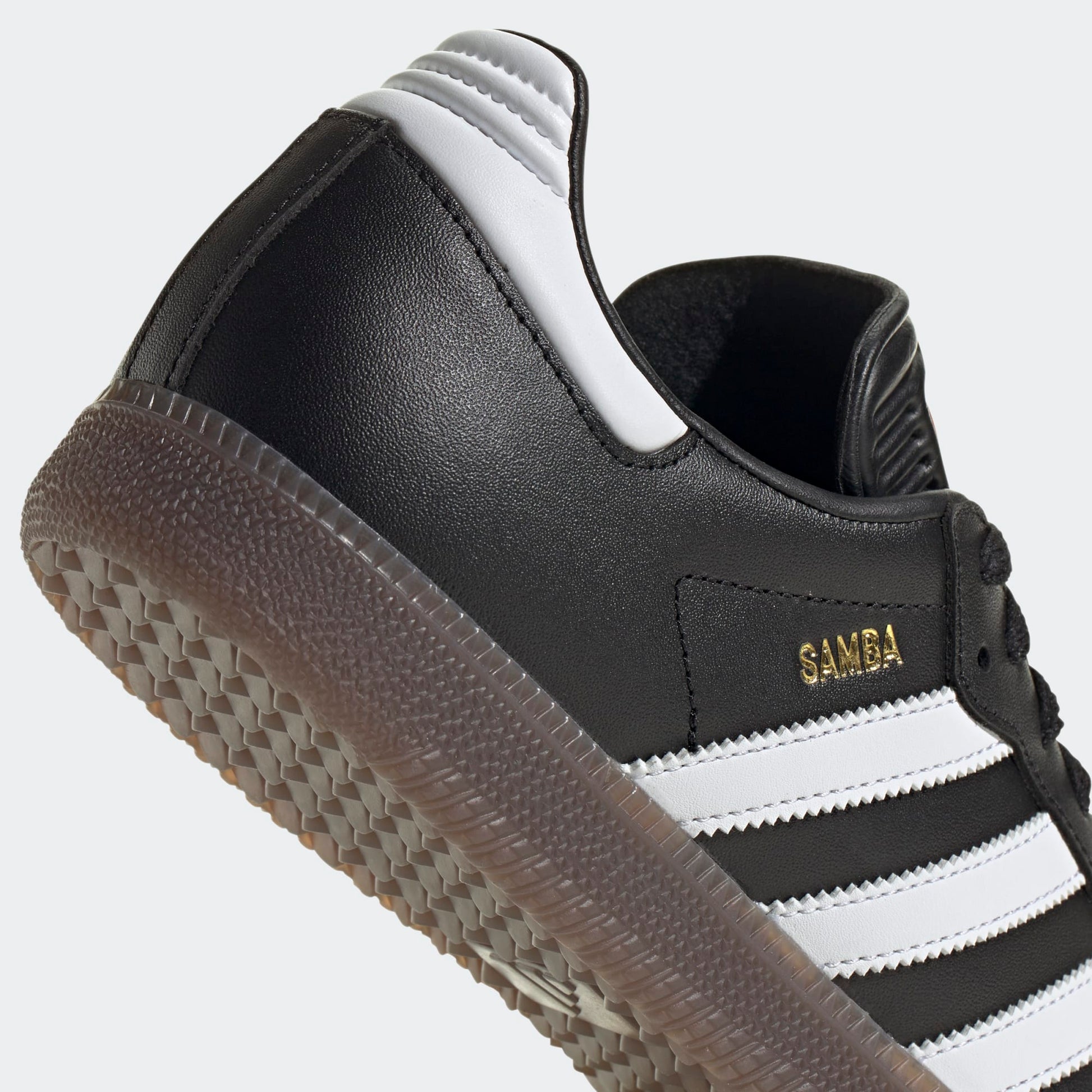 Adidas Samba schoen voor zaalvoetbal en lifestyle – zwart met iconische 3-strepen, beschikbaar bij Kickoff Antwerpen