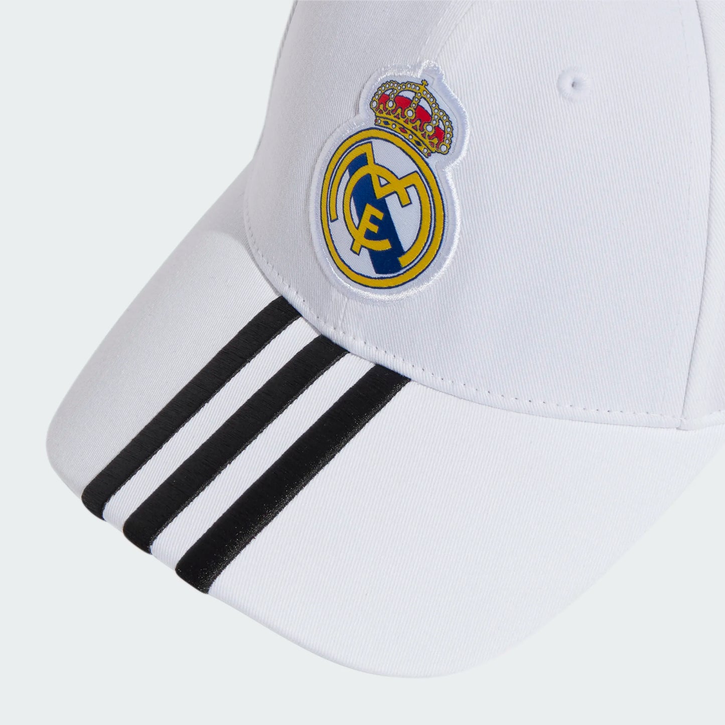 Officiële Adidas Real Madrid BB Cap met geborduurd Real Madrid-logo, beschikbaar bij Kickoff Antwerpen.